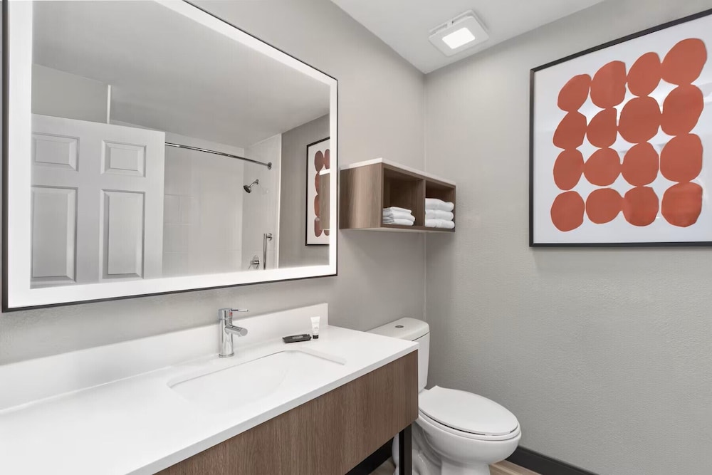 Hawthorn Extended Stay by Wyndham Irving DFW North 68/69