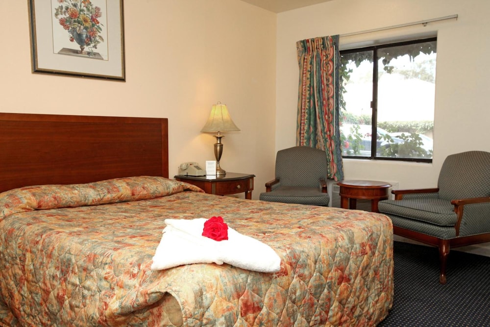 Monterey Oceanside Inn 20/43
