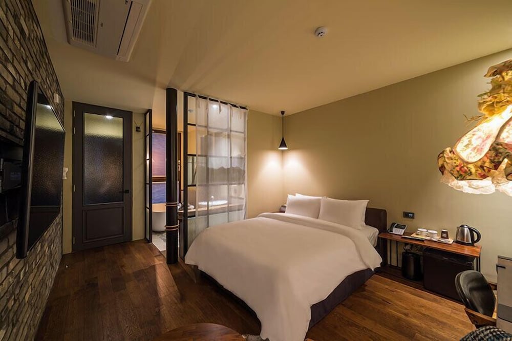 Hotel March 13/46