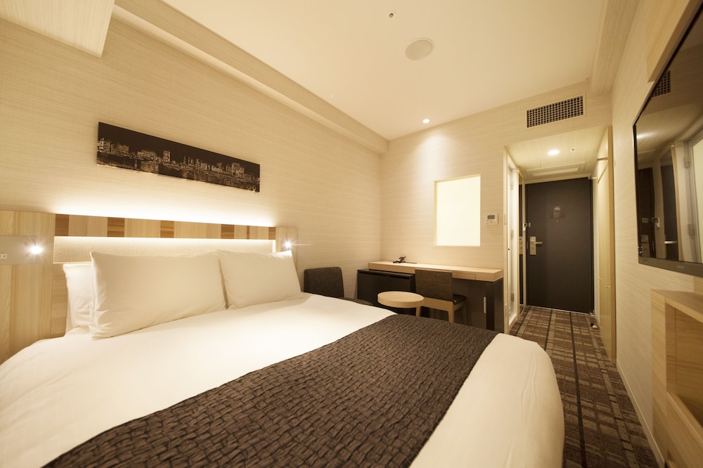 ROOM, DOUBLE BED