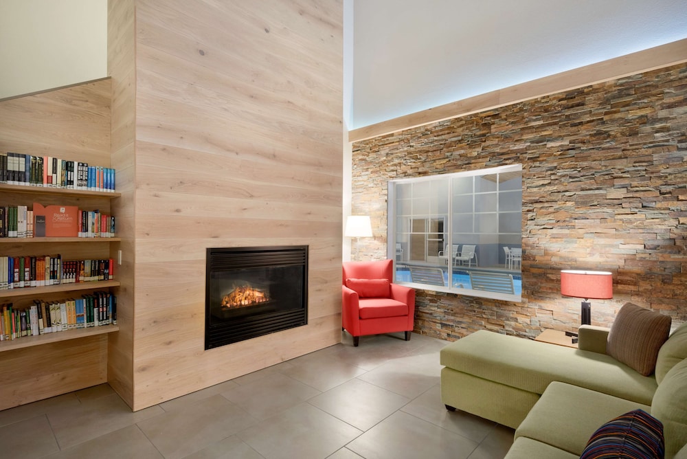 Country Inn & Suites by Radisson, Chippewa Falls, WI 18/25