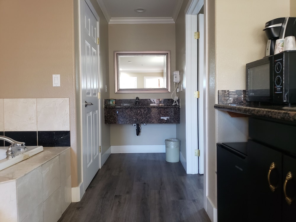 Fairview Inn And Suites Healdsburg 26/65