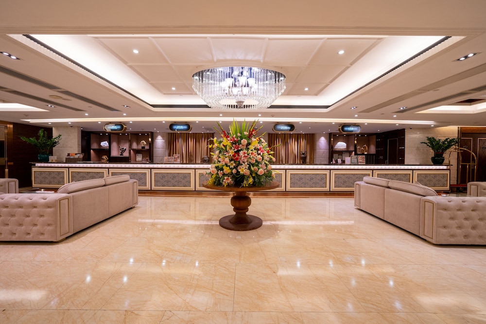 Grand Dragon Hotel 8/50