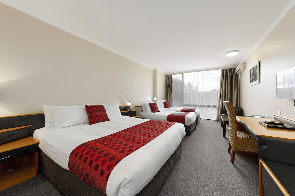 Commodore Regent Hotel 21/63