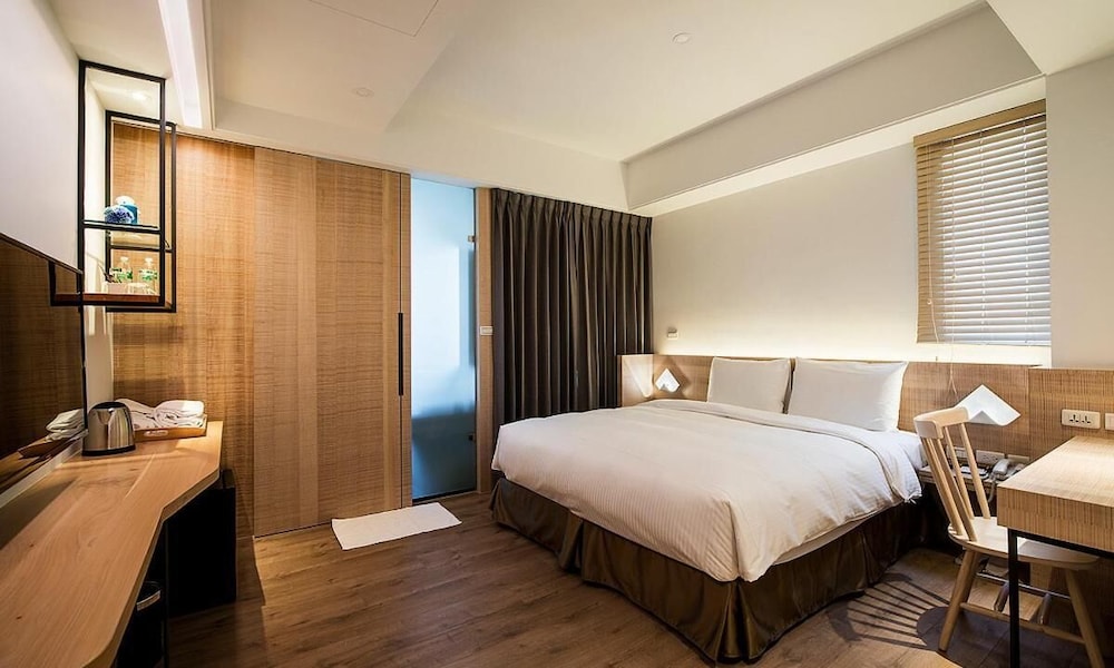 JOY INN 7/47
