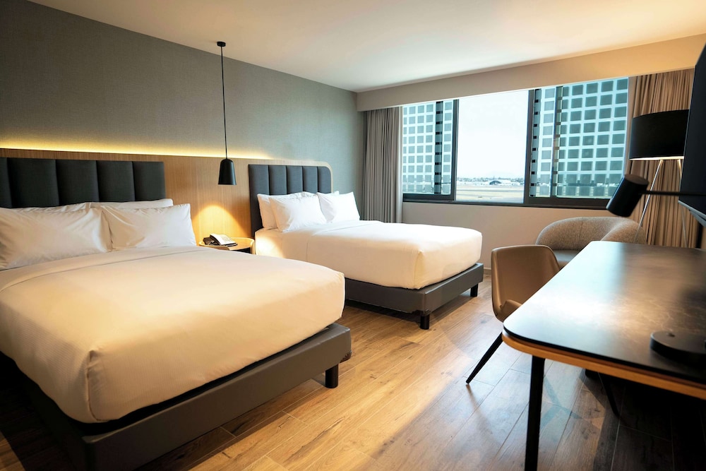 Room, 2 Double Beds, Airport View
