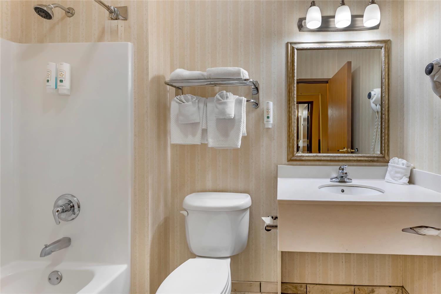 Quality Inn & Suites Wellington - Fort Collins 31/32