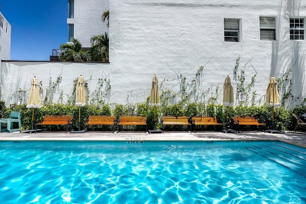 Global Luxury Suites At The Apex Miami 8/50