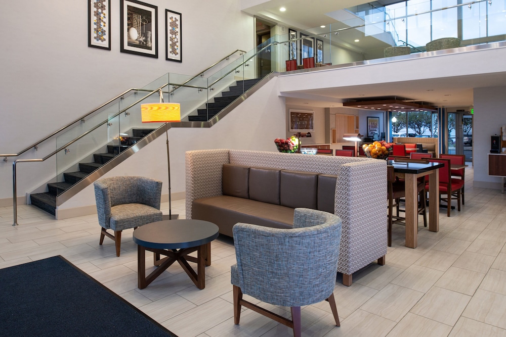 Holiday Inn Express San Francisco Airport South 35/52