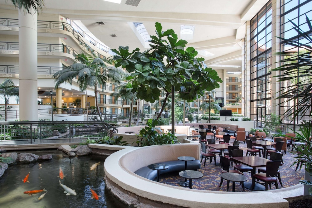 Embassy Suites by Hilton Phoenix Biltmore 27/45