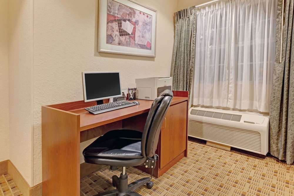 Microtel Inn And Suites By Wyndham Jasper 12/15