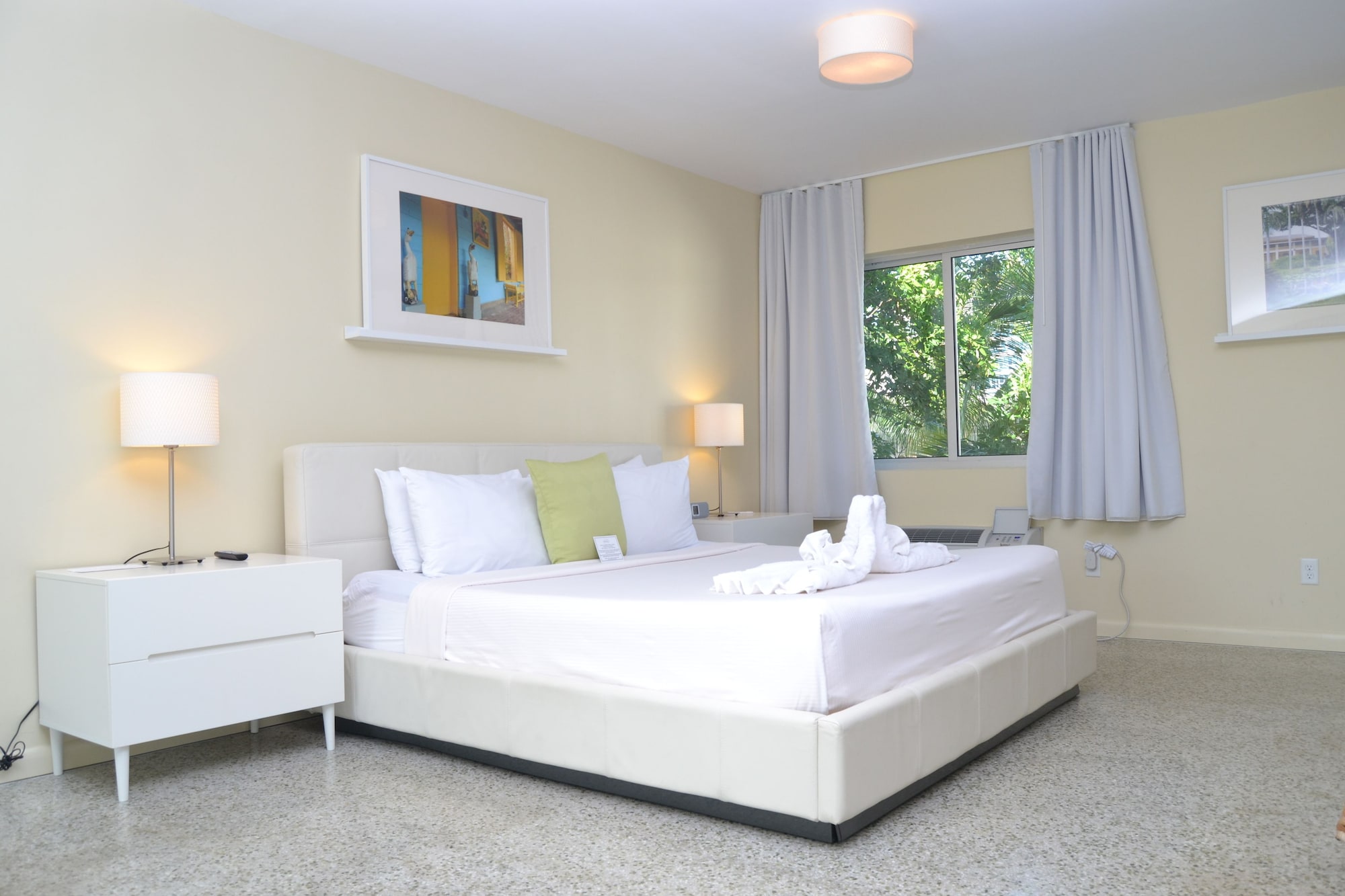 2 BEDROOMS, SUITE, 1 KING AND 2 QUEEN BEDS
