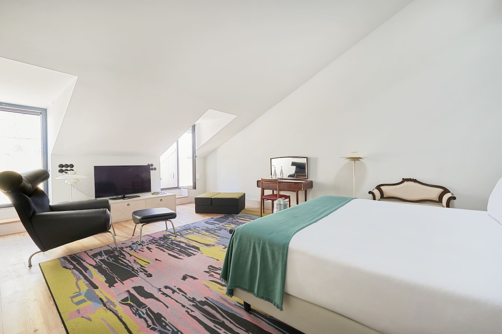 SUITE, FUTON BED, 1 QUEEN AND 1 SINGLE BED, BALCONY