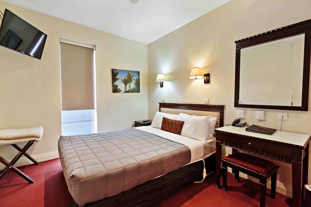 Trinity Hotel 10/50