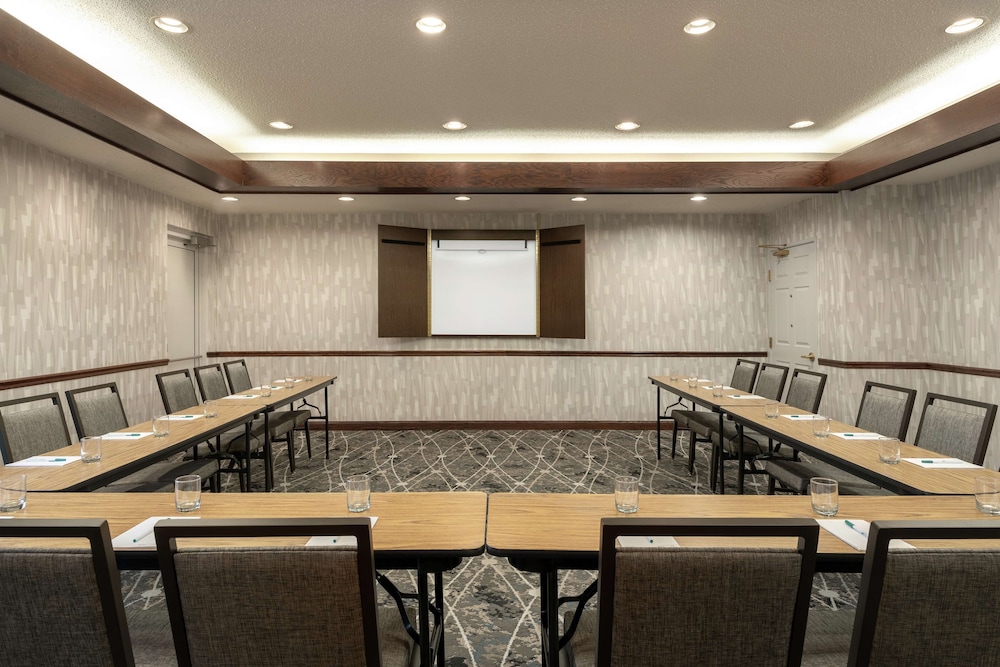 Homewood Suites by Hilton Erie 35/42