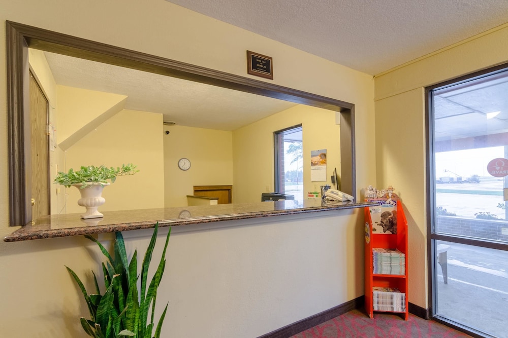 Rodeway Inn Mitchell 8/44