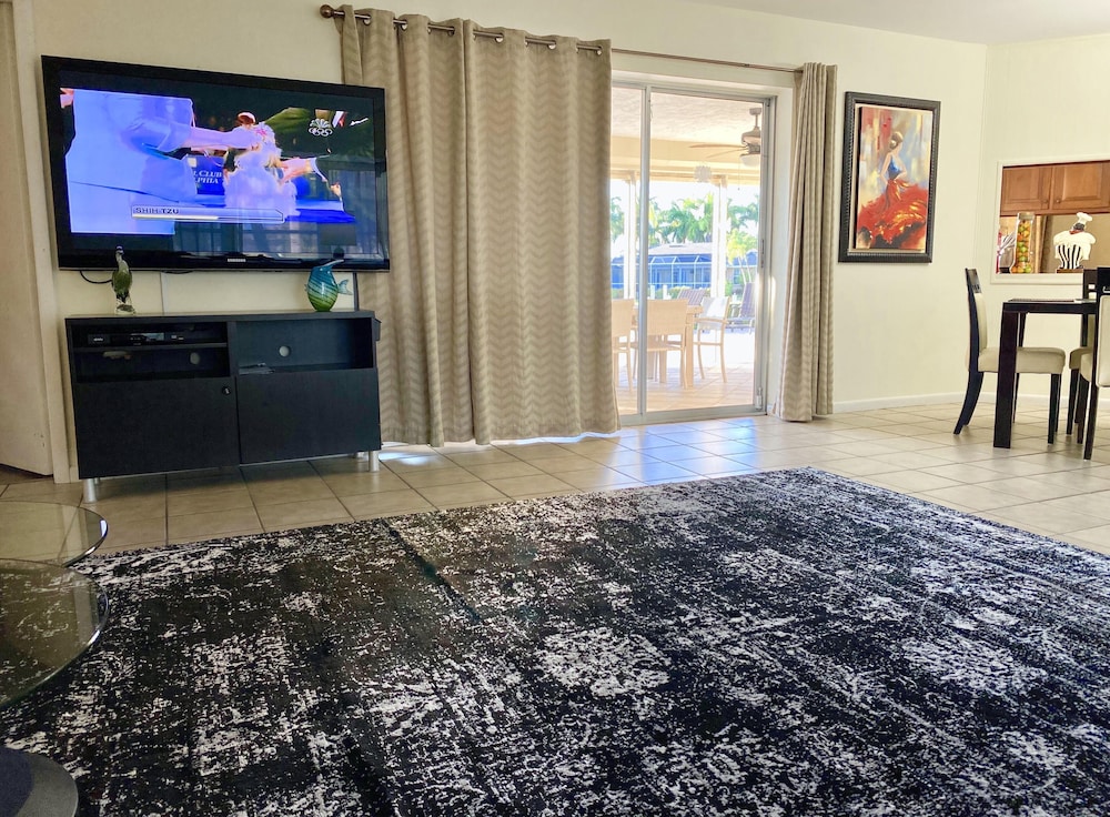 Villa Marco Island 38/50