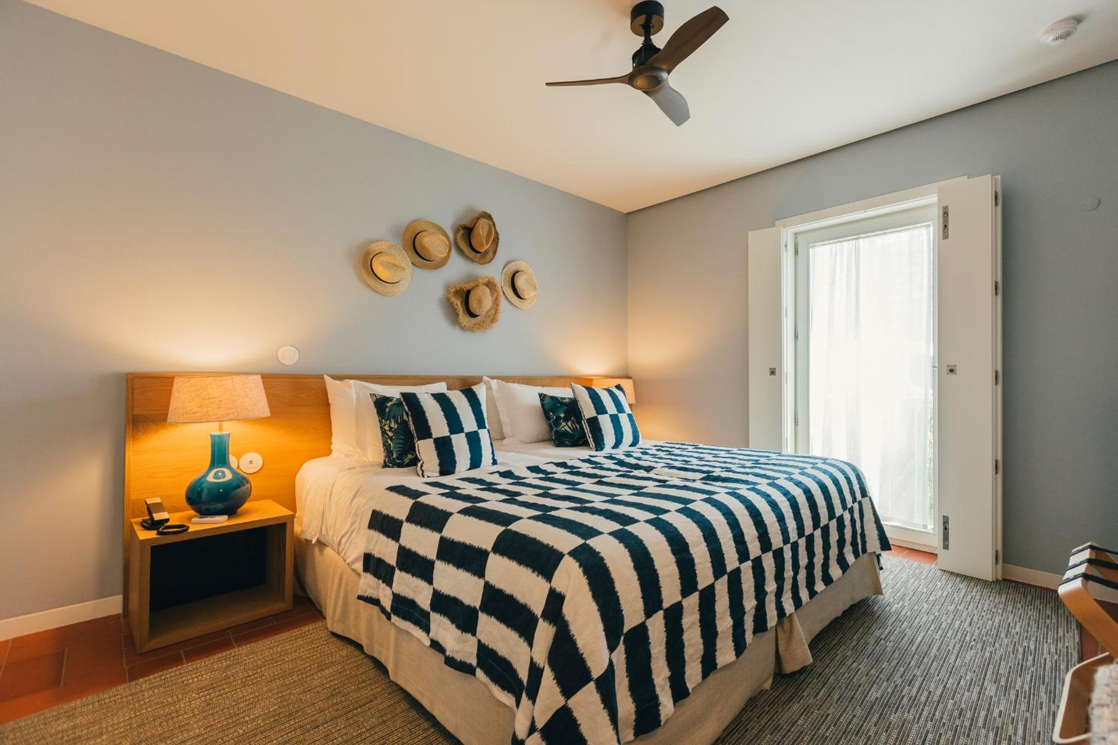 2 Bedrooms, House