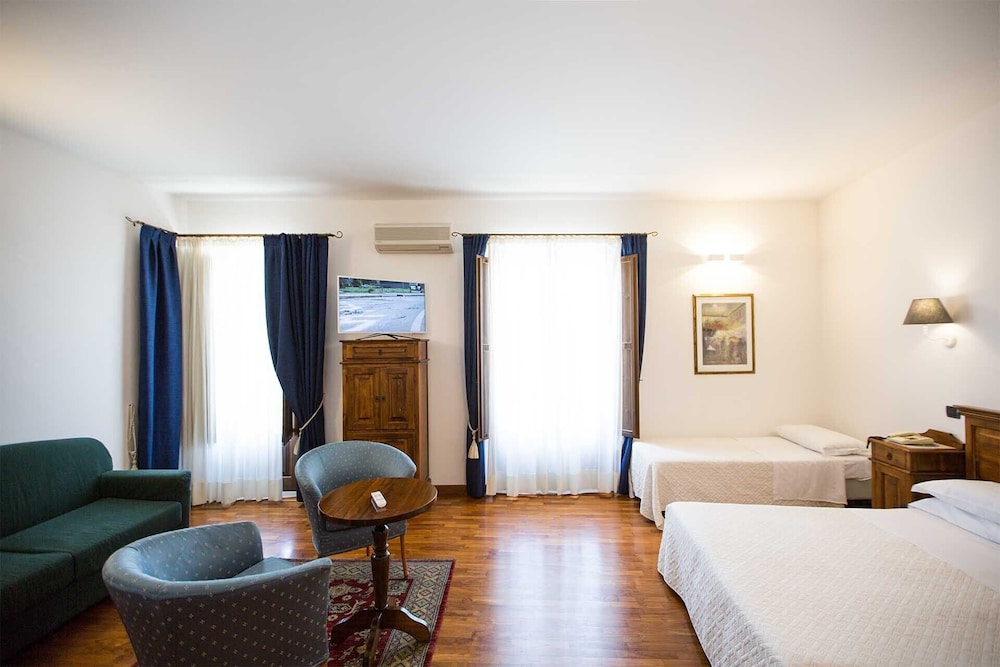 Hotel La Piazzetta 15/50