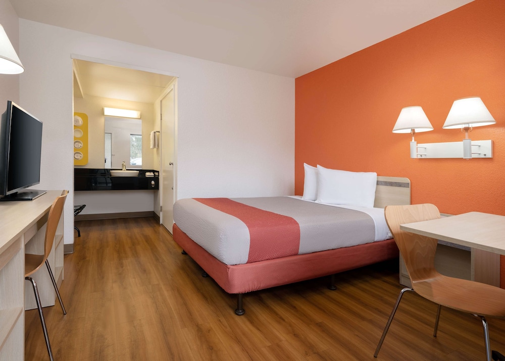 Motel6 Santa Maria, CA - North 17/43