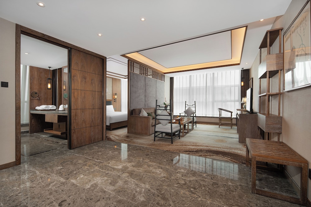 Grand Mercure Kunming South 24/47