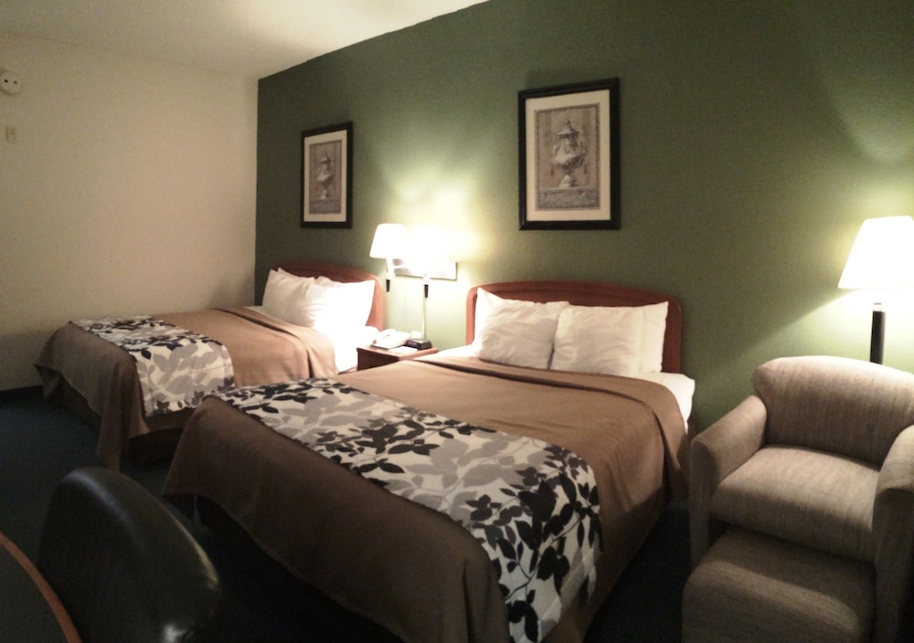 Sleep Inn & Suites Danville Hwy 58 12/35
