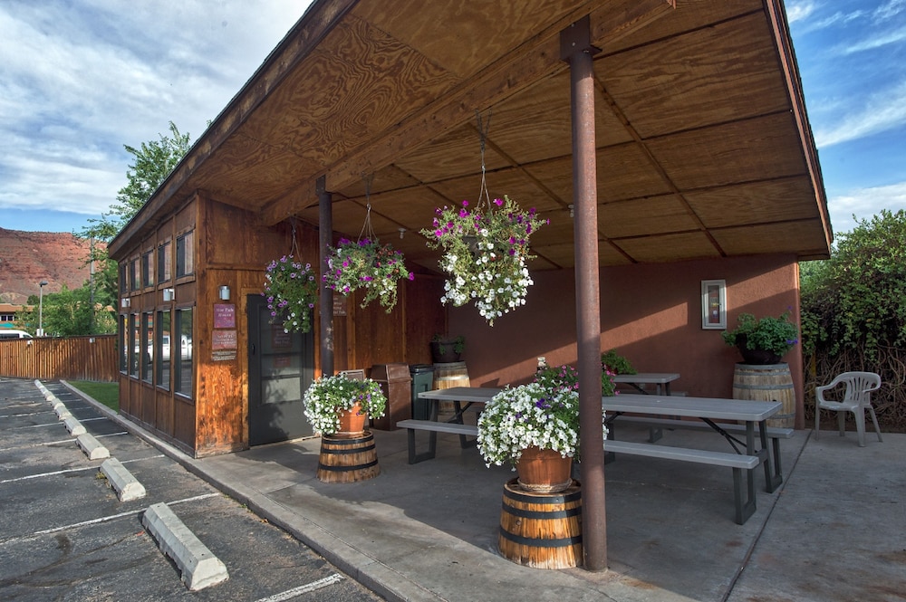 Red Stone Inn 8/44