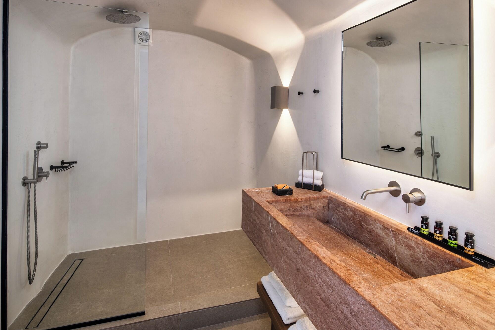 Cave, Standard, Double Bed, Courtyard View 6/7