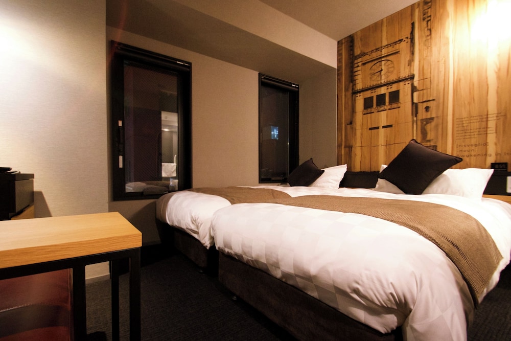 HOLLYWOOD, TWIN BEDS