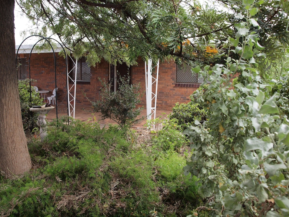 Capon Cottage 30/32