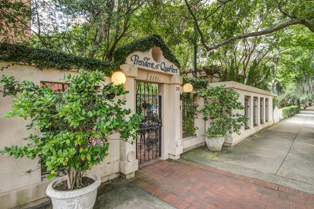 The Presidents Quarters Inn 67/76