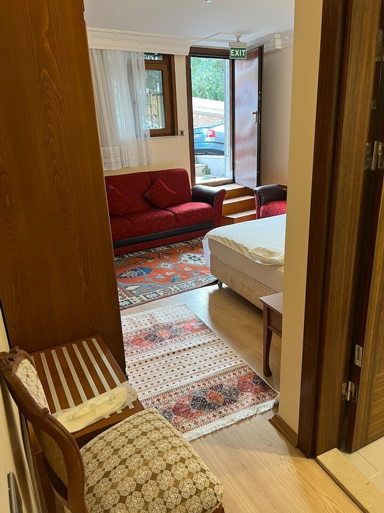 Ada Hotel 36/77