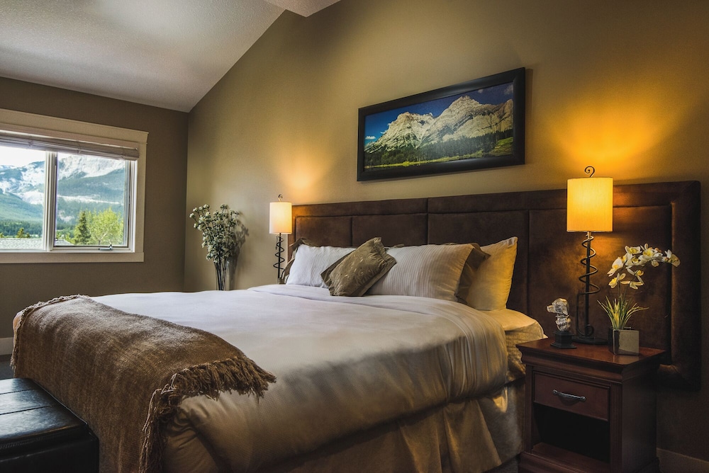 2 BEDROOMS, PREMIUM, SUITE, MOUNTAIN VIEW, 2 BATHROOMS