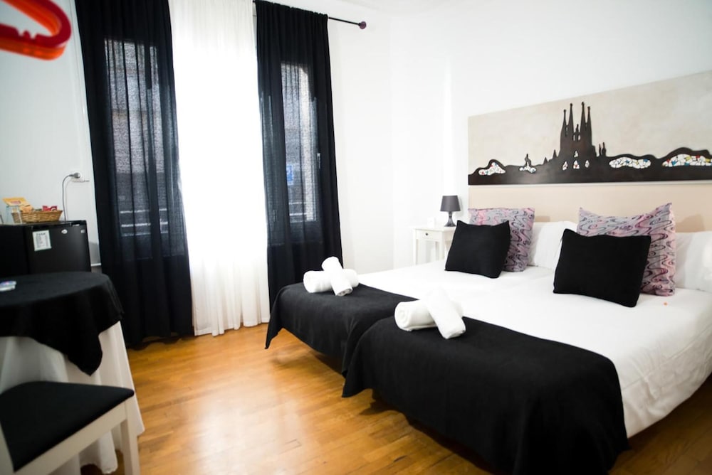 Petit Hotel 5/48