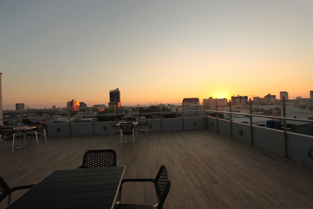 W Three Premier Hotel Makassar 25/29