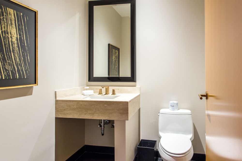 Residence Inn Chicago Downtown Magnificent Mile 50/50
