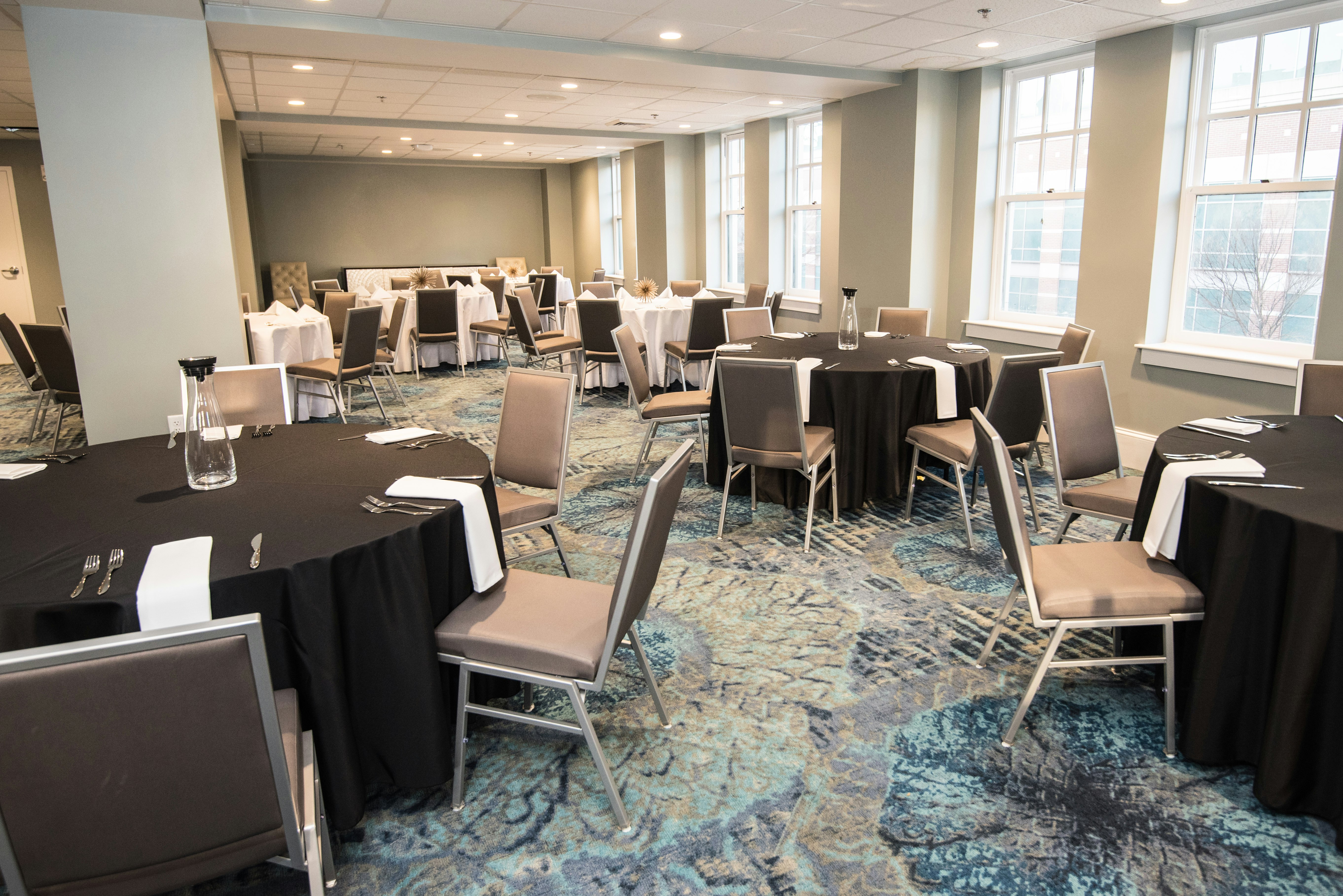 Redmont Hotel Birmingham, Curio Collection by Hilton 23/25