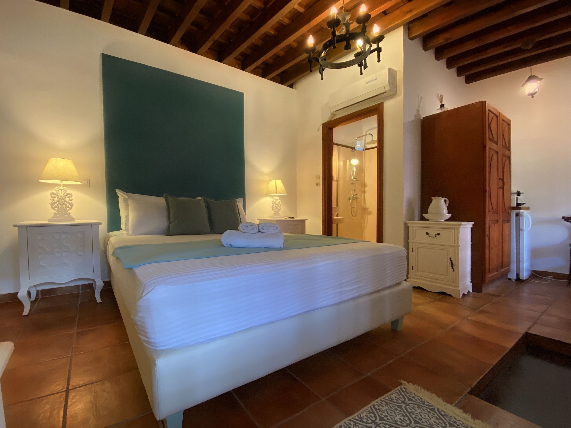 Medium, Double Bed، Saint Artemios Boutique 3/8
