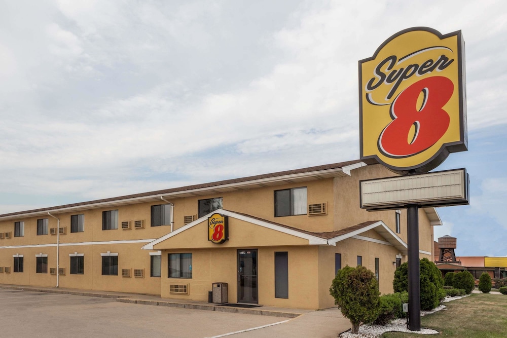 Super 8 By Wyndham Michigan City 2/27