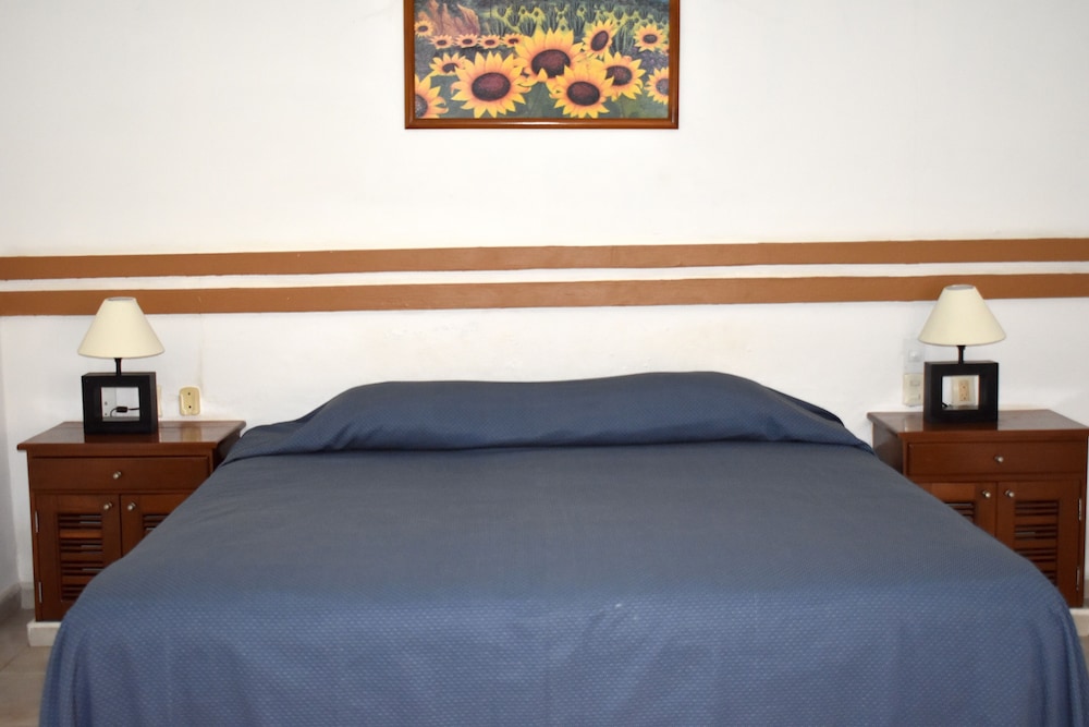 Hotel Plaza Almendros, Isla Mujeres 12/39