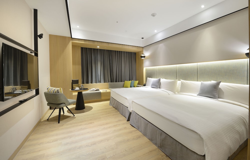 Superior, Quadruple, 2 Double Beds, Museum View
