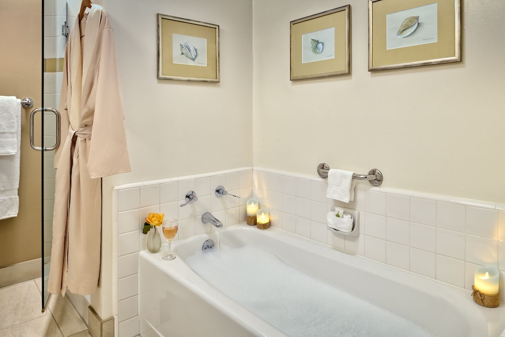 The Beach House Hotel Half Moon Bay 50/50