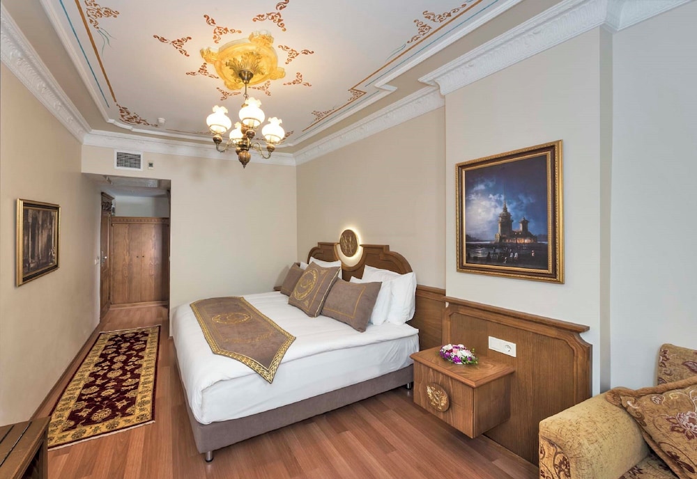 SUPERIOR, QUEEN BED