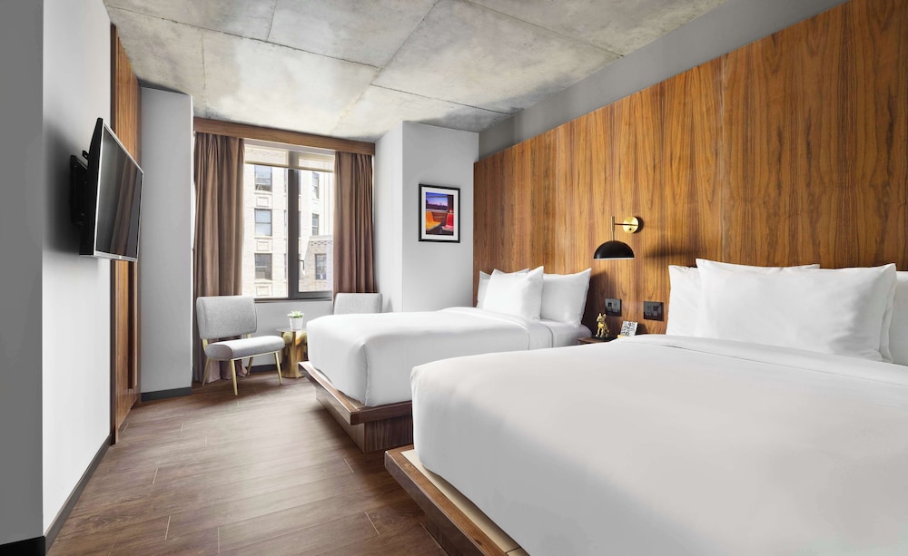 room, 2 double beds, city view
