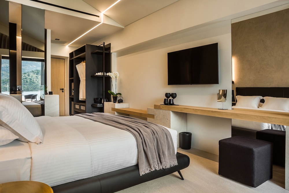DELUXE, QUEEN BED, SEA VIEW, SOFA, GROUND FLOOR