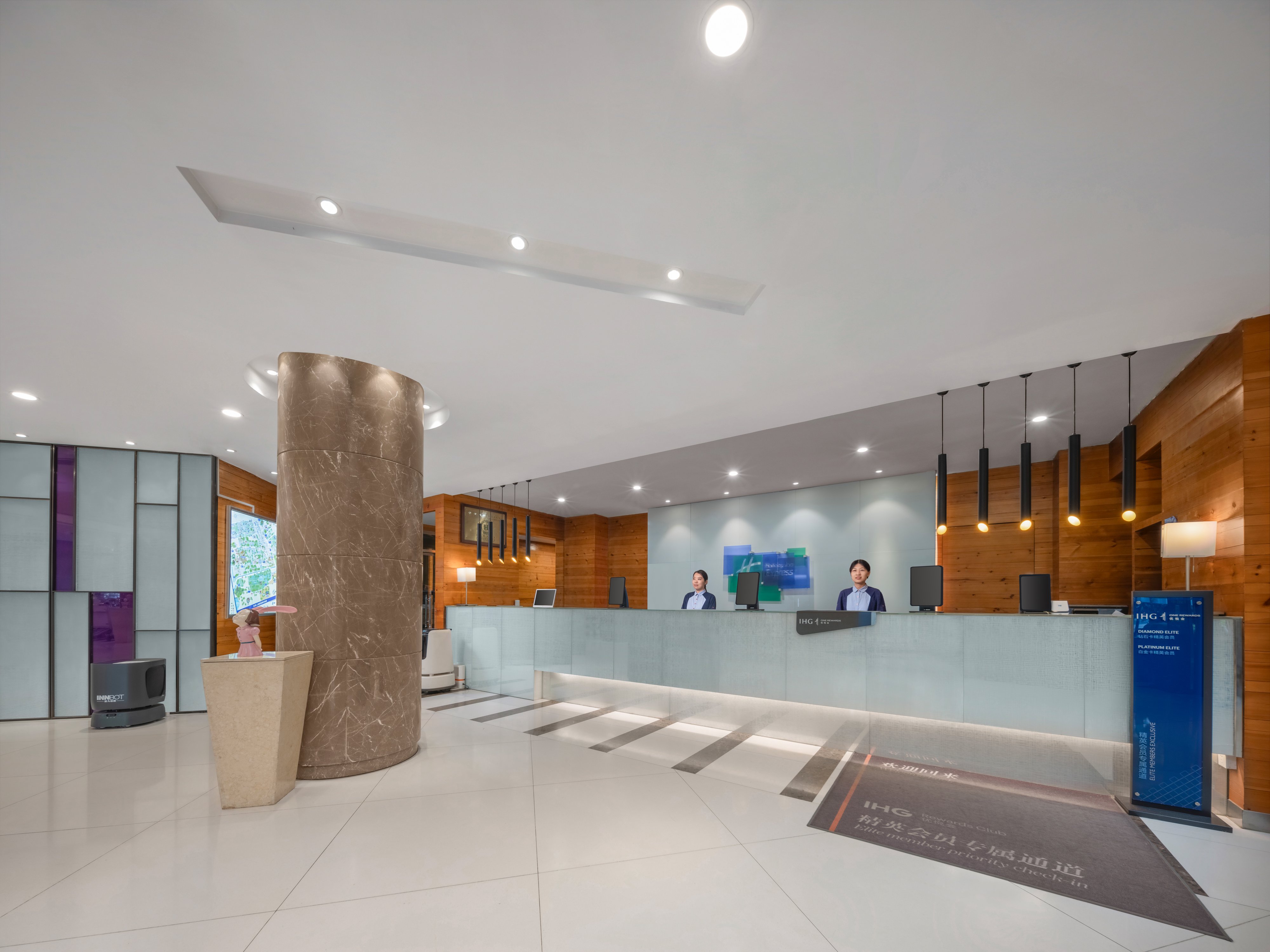 Holiday Inn Express Beijing Shangdi 8/50
