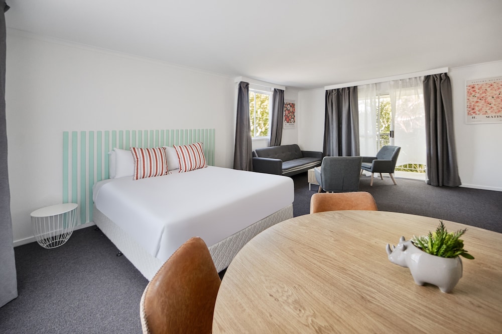 GOSFORD PALMS MOTOR INN 30/62