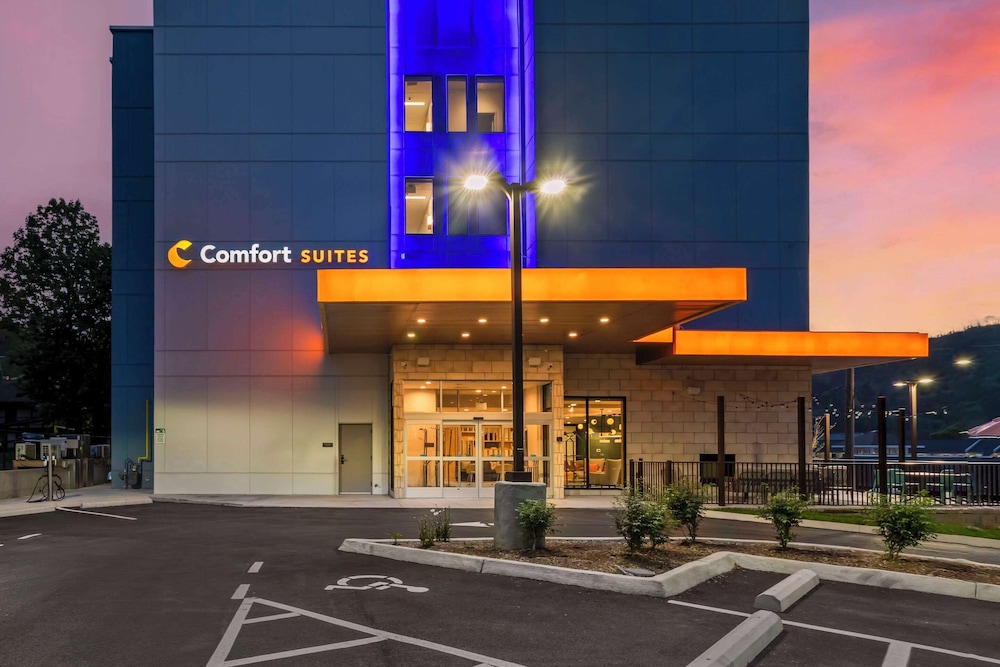 Comfort Suites Gatlinburg Downtown-Convention Center 7/60