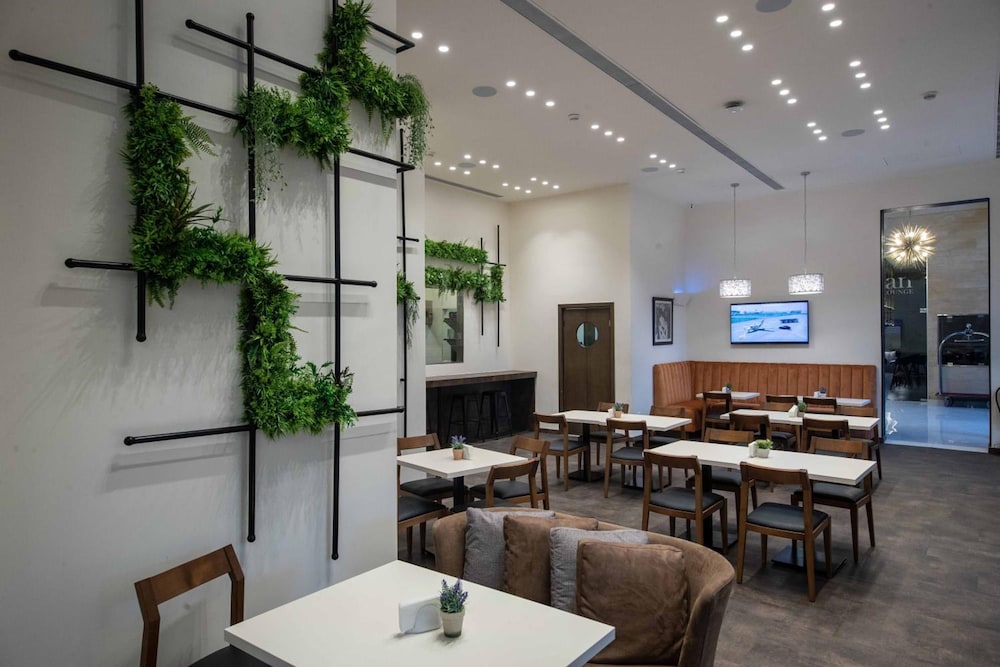 Oaks Beirut 27/33