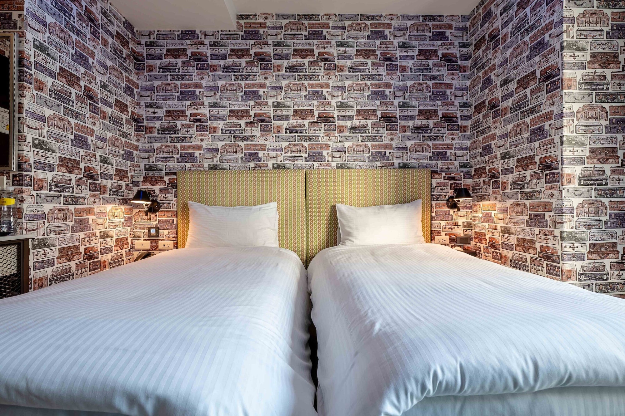 CLASSIC, TWIN BEDS